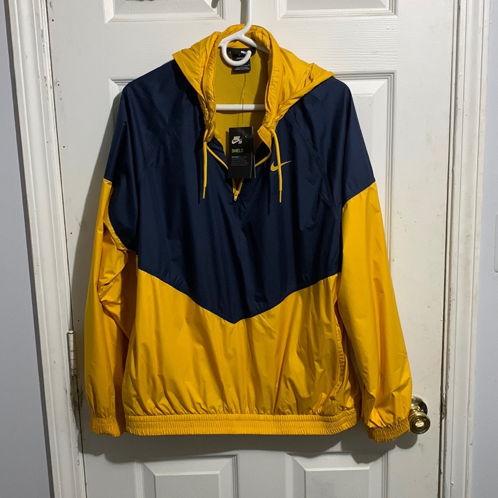 Nike sb shield windbreaker jacket brand new large